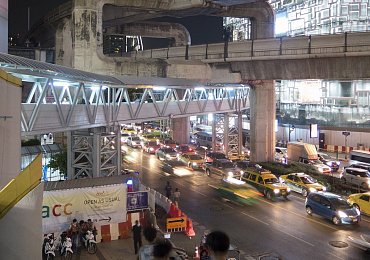 Doprava v Bangkoku není jenom o tuk-tuku. Bangkok Skytrain je mnohdy levnější a rychlejší