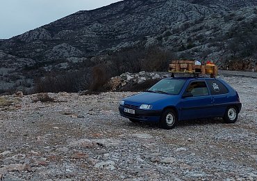 Zbláznili se? Dva mladí Češi vyráží s Citroenem Saxo z roku 1997 do Gruzie