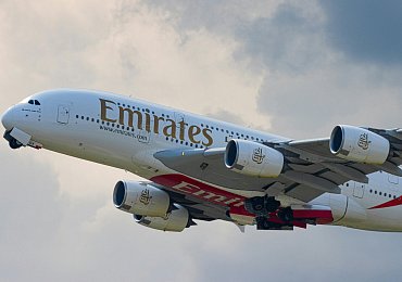 Emirates uvádí na trh nové vybavení business třídy. Cestující dostanou luxusní oblečení