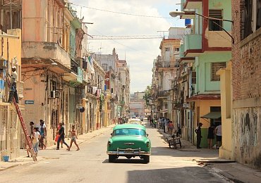 Nevíte, kam vyrazit za exotikou? Zkuste Kubu. Tenhle skanzen socialismu má rozhodně co nabídnout. A to nejen milovníkům starých „amerik“
