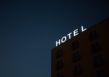 Nejlepší webové stránky pro rezervaci hotelů. Můžete dostat levnější snídani i noc zdarma