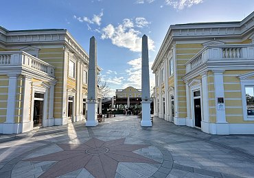 Kousek za hranicemi jsme zažili nefalšované nákupní orgie se slevami až 80 procent