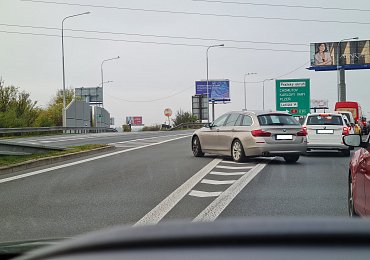 „Jezdíte tady jako vrazi“, řekla mi norská spolujezdkyně po  pěti minutách v zácpě na Barrandovském kopci