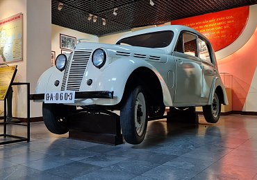 Hanojské vojenské muzeum ukrývá zapomenutý vůz Renault Juvaquatre s velmi zajímavou historií