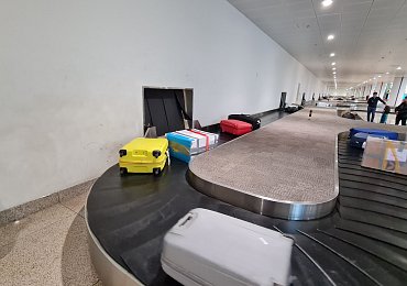 Rychlejší odbavení na letišti aneb trik s nálepkou „Fragile“ je mýtus