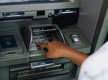 Češi přijdou o tisíce na dovolené kvůli jediné chybě – a přitom stačí jen jedno „ne“ při placení
