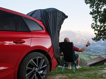 Mám studený zadek! Německý youtuber používá elektrický Enyaq jako kempinkové auto
