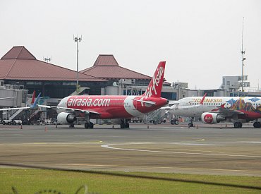 AirAsia sází na obří objednávku Airbusů. Cíl? Levnější lety na dlouhé vzdálenosti
