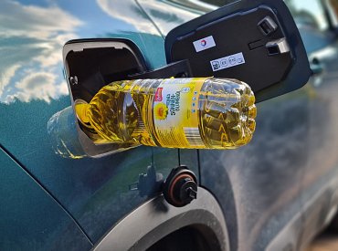 Ceny pohonných hmot letí vzhůru. „Babské“ rady jak ušetřit nepomohou. Zkusili jsme metodu 4:1