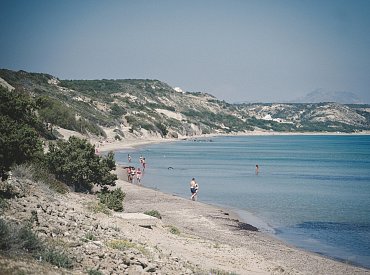 Pozor na dovolené: v Řecku hrozí pokuty i za plastový kelímek