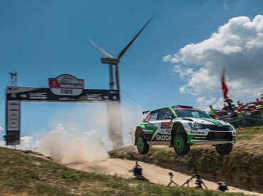 Pojďte si projet místo, kde při portugalské rally letěla Škoda Octavia WRC přes 70 metrů